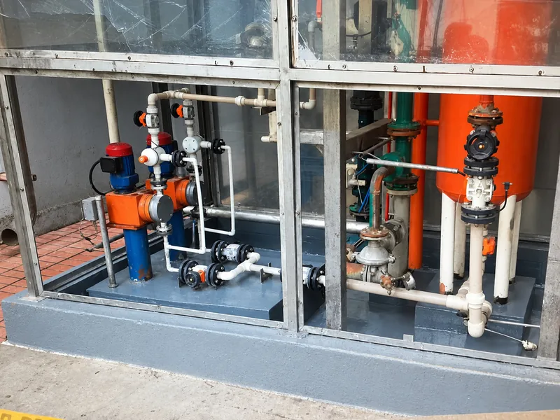 Piscina de contención de H2SO4